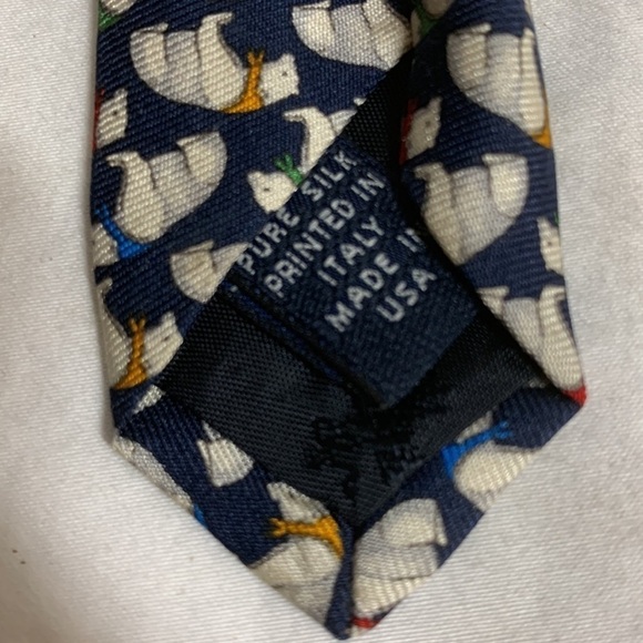 Brooks Brothers 100% Silk Polar Bears Italian Tie - Picture 4 of 6